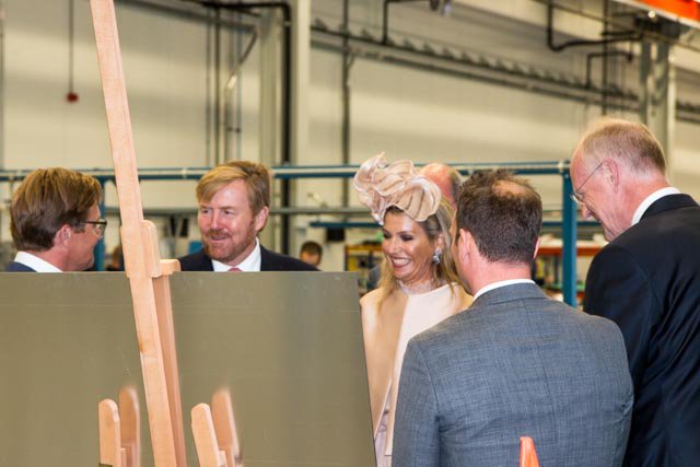 Fokker's tweet photo. Vandaag hadden we de eer Zijne &amp; Hare Majesteit Koning Willem-Alexander &amp; Koningin Máxima te verwelkomen in onze fabriek in @GemHoogeveen Hans Büthker, CEO @GKNAero gaf Koning en Koningin een rondleiding door de #F35-productie  #streekbezoek
@ProvDrenthe @koninklijkhuis https://t.co/f7FdHzHu9o