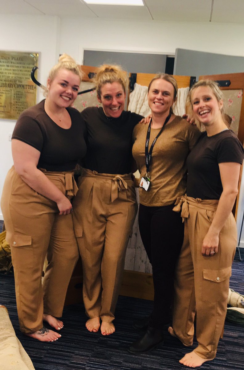 ManyaBenenson's tweet photo. Spot the library staff member In the desert! ๐ #librarytouringisthebest #storyexplorers @NottsLibraries @NottmPlayhouse https://t.co/TtFEeLD2RU