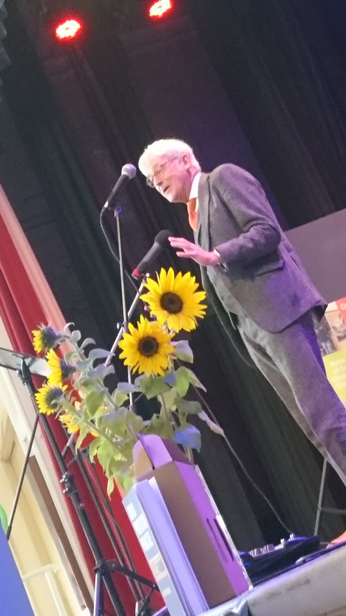 SarahEHaigh's tweet photo. We are so pleased to welcome @realdcameron to @MyWakefield #learningacademy launch today #letitgrow https://t.co/UuTsZoxfaw