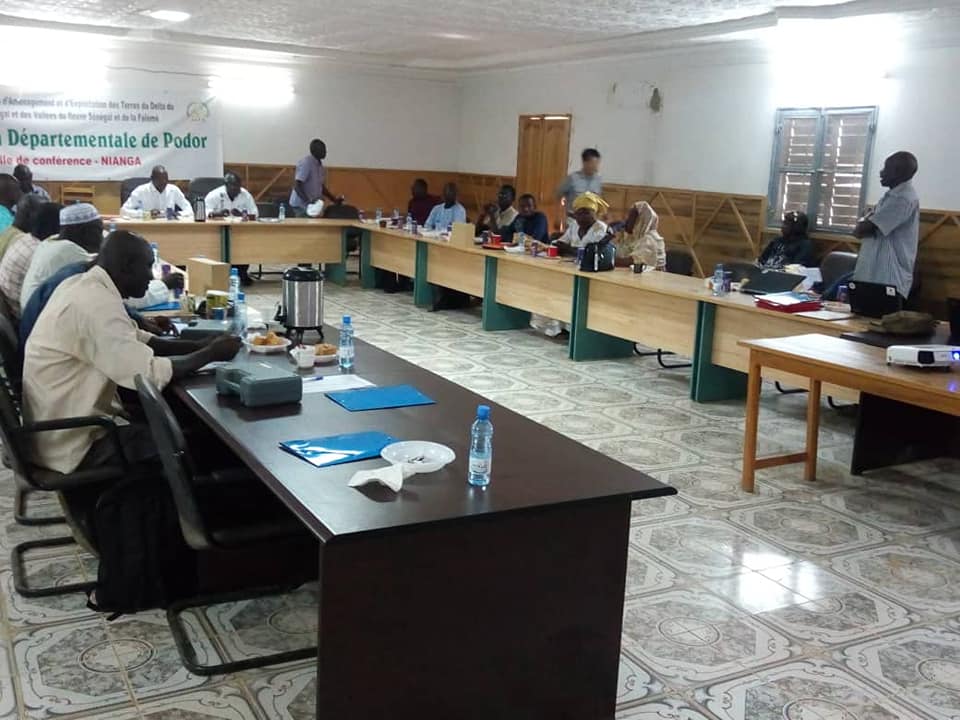 SaedSenegal's tweet photo. #PODOR
Atelier de formation des conseillers agricoles sur les opérations post-récolte dans le cadre du #PAPRIZ 2.
Ce 18 septembre 2019 à #Nianga.
#SAED
#Vallée_du_fleuve_Sénégal
#Agriculture_irriguée
#Partenariat_public_privé
#Développement_économique_des_territoires_ruraux https://t.co/1YWHhHYxWz