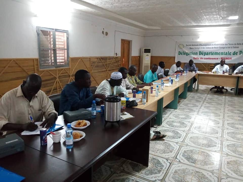 SaedSenegal's tweet photo. #PODOR
Atelier de formation des conseillers agricoles sur les opérations post-récolte dans le cadre du #PAPRIZ 2.
Ce 18 septembre 2019 à #Nianga.
#SAED
#Vallée_du_fleuve_Sénégal
#Agriculture_irriguée
#Partenariat_public_privé
#Développement_économique_des_territoires_ruraux https://t.co/1YWHhHYxWz