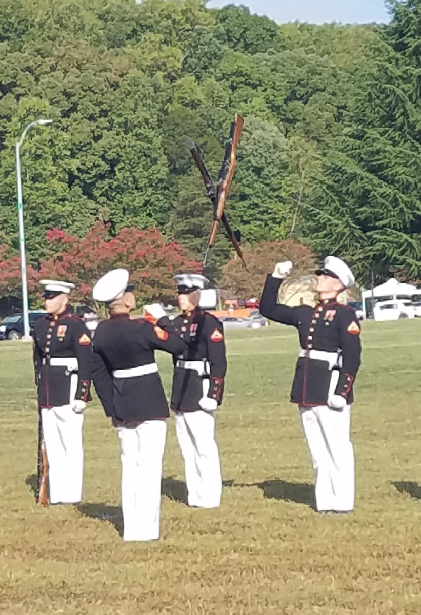 WarfightingLab's tweet photo. The Marine Corps Silent Drill Platoon kicking things off @mcbquantico for Modern Day Marine 2019.
#USMC #Marines #MDM19 https://t.co/Hhh1bxpXQf