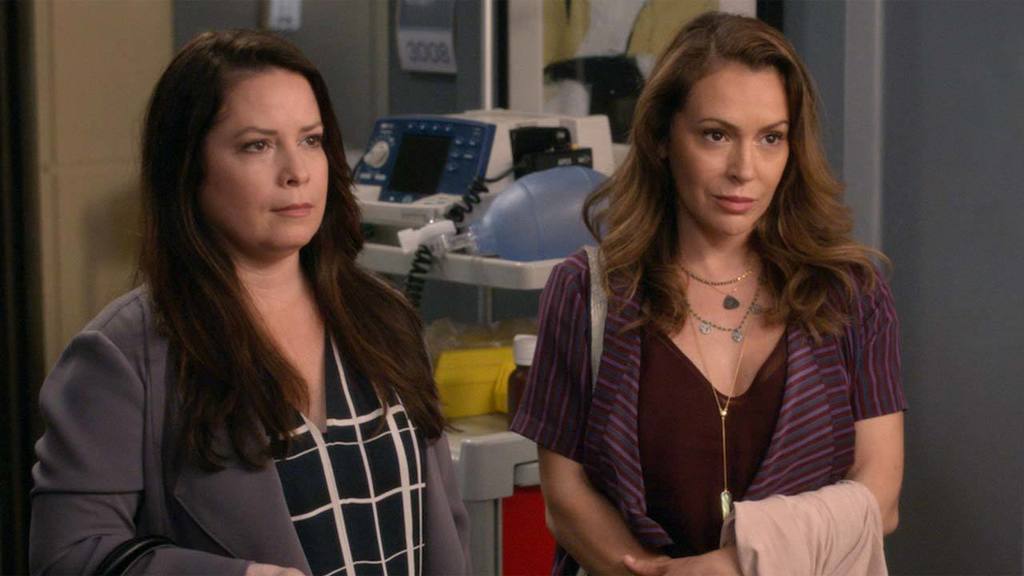SeriesTvIT's tweet photo. #GreysAnatomy riunisce le sorelle Halliwell di #Streghe https://t.co/ncMw2m6pWY @greysitalia #charmed @alyssa_milano @h_combs https://t.co/wZYgJ3qmXt