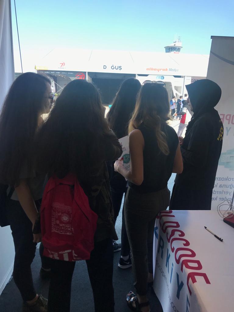 FoldscopeTr's tweet photo. TEKNOFEST'te devam...
#TEKNOFEST #teknofest2019 #foldscopeturkiye #micro #education #vsco #foldscope #shot #world #watch #video #nature #biyoloji #ogrenci #etkinlik #event #çiçek #nature #day #fenbilimleri #bilim #teknoloji #teamfoldscope #microcosmos https://t.co/yoyqbPCh1u