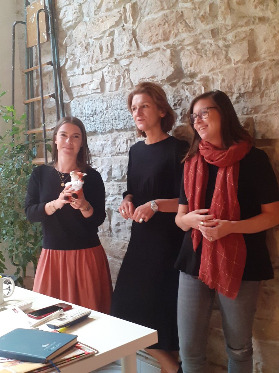 Sophie_Julien_'s tweet photo. Ce matin, visite de l'agence Abrasive ! Merci pour vos explications ! 🦊 @iscpaLyon #teamiscpa #tourEmedia #rookie #equipe3 #communication #journalisme https://t.co/b3k2KzLgOG