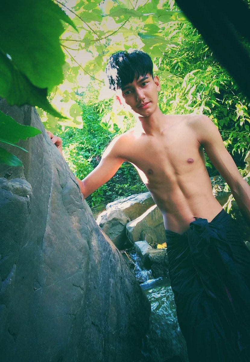 Joe62784142's tweet photo. အေဆာင္မွာေရျပတ္ေနလို႔😖😖
 ေတာင္ေပၚထိတက္ခ်ိဳးေနရတယ္😐 https://t.co/I2nu5tCMKi