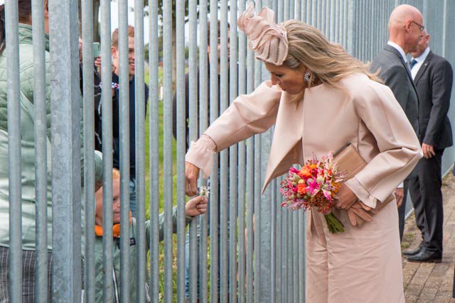 Vandaag hadden we de eer Zijne &amp; Hare Majesteit Koning Willem-Alexander &amp; Koningin Máxima te verwelkomen in onze fabriek in @GemHoogeveen Hans Büthker, CEO <a href="/GKNAero/">GKN Aerospace</a> gaf Koning en Koningin een rondleiding door de #F35-productie  #streekbezoek
<a href="/ProvDrenthe/">Provincie Drenthe</a> <a href="/koninklijkhuis/">Koninklijk Huis</a>