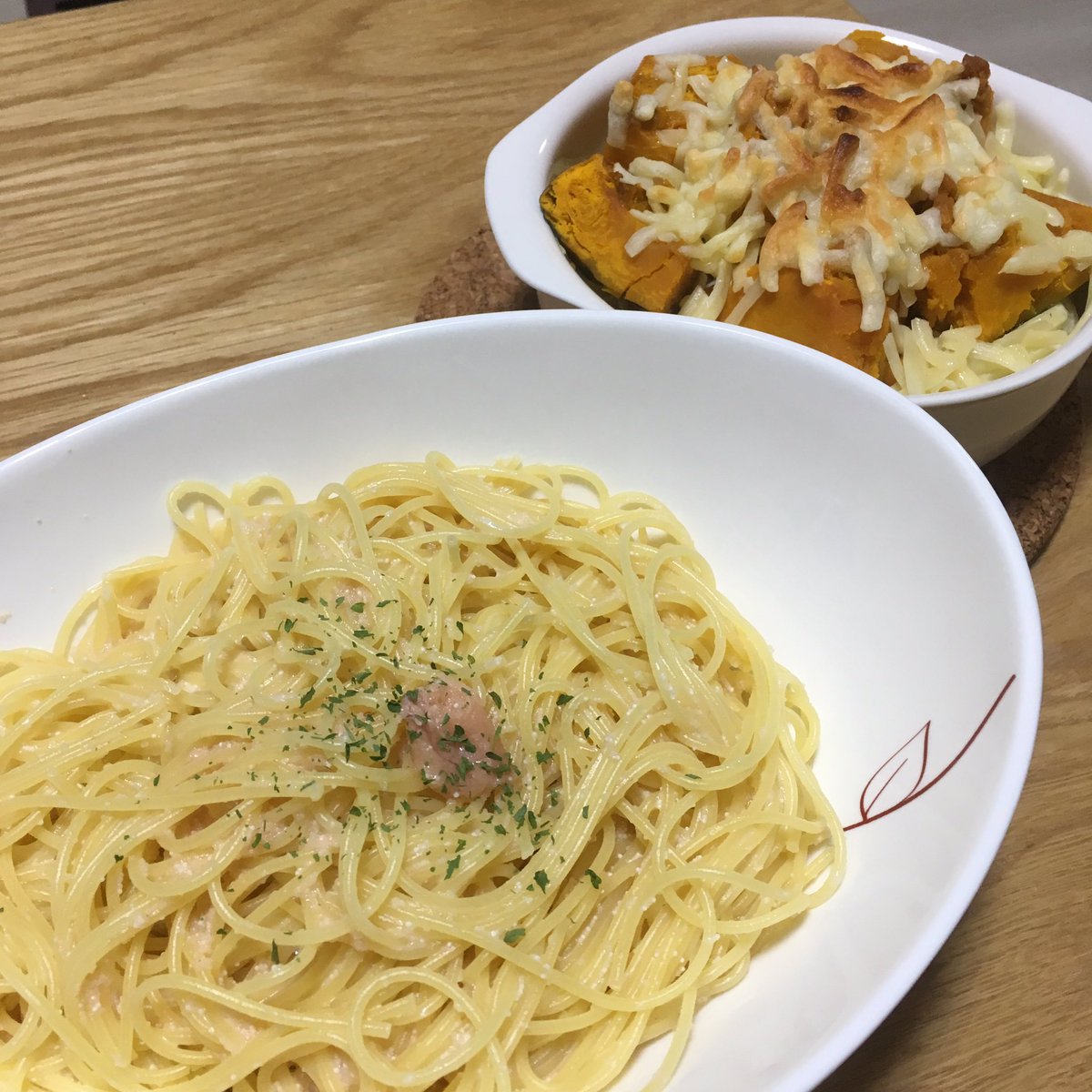 しもしも 明太子パスタ かぼちゃチーズ 明太子は先日のご飯のお供消費 かぼちゃの下にマカロニ入ってます 思いつきで作ったら炭水化物だらけになった笑 今日のばんごはん