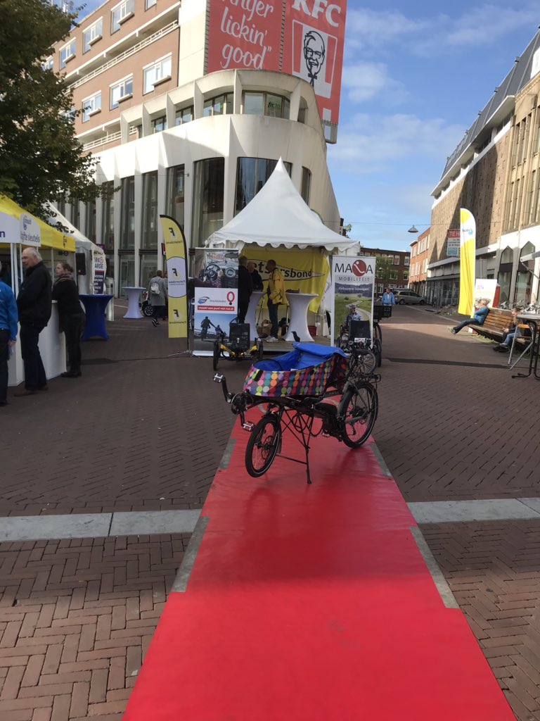 rikvdlinden's tweet photo. Kennismaken met #elektrisch #rijden? Dat kan nog tot 17:00 uur op het #Achterom. Mooi evenement! https://t.co/BRs8l0W4SX