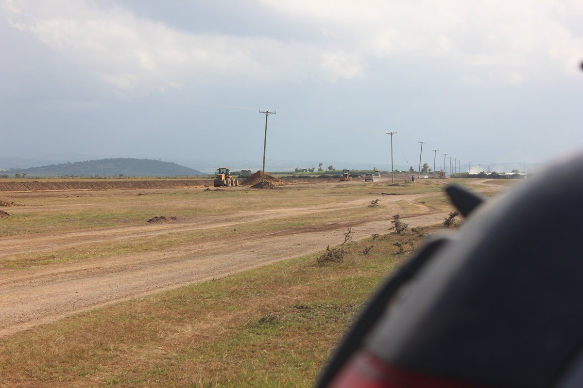 AngazaEstatesKE's tweet photo. The cars that we all run for when we get money are manufactured day in day out. Unfortunately we don't run for things like land that can never be manufactured.
Mweiga Tafaria Phase 2 half acre plots at just 300K only with a ready title deed 

Call us at 0792 948 881 to book https://t.co/JRLXt0kCpx