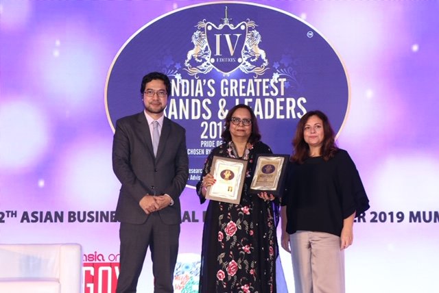 ISQUAREIT_PUNE's tweet photo. AMK, received the “Great Leader” Award, FAMT received the "Great Brand" Award.
#hopefoundationandresearchcentre #HOPEFoundation #HFRC #greatbrandaward #greatleaderaward #arunamkatara https://t.co/SWjDywZWi9