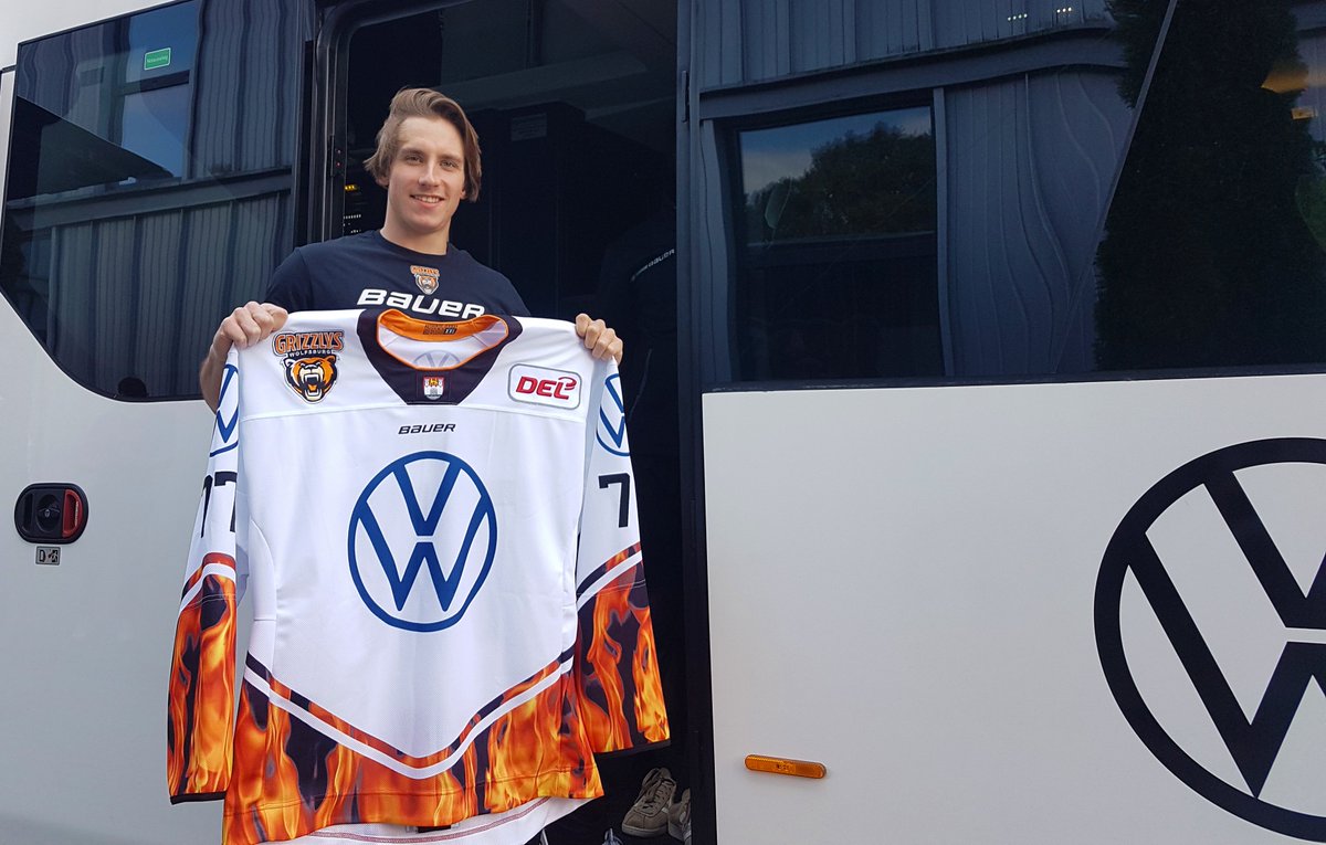 grizzlys_wob's tweet photo. Los geht's nach Nürnberg. 

Mit dabei: Das neue Auswärtstrikot 🔥

#grizzlys https://t.co/ero0XMgStA