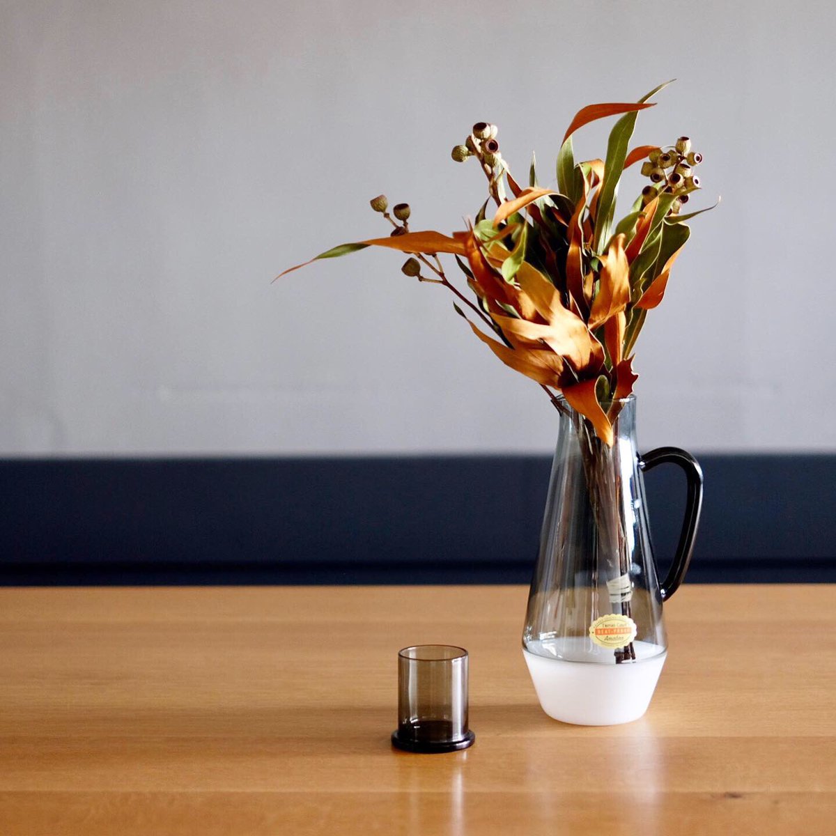 birds_words's tweet photo. 直営店セレクト商品として、Two Tone Carafe��Mugをはじめとする「#amabro」のアイテムが仲間入りしました。

耐熱のカラーガラスとミルクガラスによるツートーンのこちらの商品は、入れる飲み物によっても印象が変わりそうです。カラフェはフラワーベースとしてもお使い頂けます。 https://t.co/zLnG9C9EZN