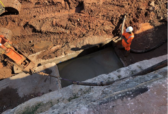 SouthWestRRP's tweet photo. 👷♂️🏗️Since work restarted at #Dawlish on 9 Sept, we've been busy excavating the toe of the sea wall in sections, creating temporary bays within which concrete can be poured to create foundations for the new sea wall. We're progressing well, but there's still a way to go. 🚄#SWRRP https://t.co/yFXRCHkRSK