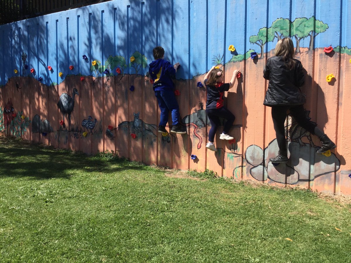 ProjReimaginate's tweet image. Maria from Nature Play SA helped Ss set up a fire pit and cook damper on a stick. The blindfold ropes course through the new forest space was a hit. The horizontal climbing wall will be popular for years to come!

#ProjectReimaginate