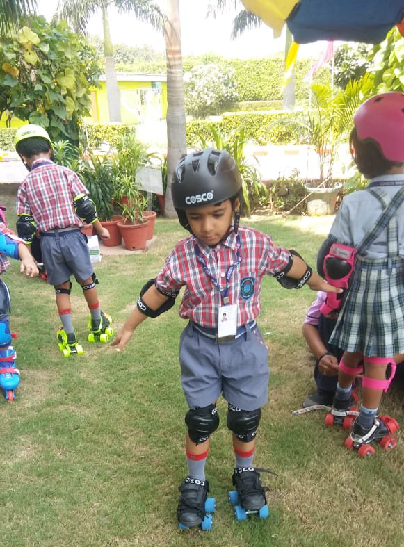 SujataPurkayas3's tweet photo. "Play is often talked about as if it were a relief from serious learning. But for children play is serious learning. Play is really the work of childhood." Fred Rogers #funlearning #grossmotoractivity #rgsnoida @supritichauhan @rgsnoida https://t.co/yPi1VCSasl