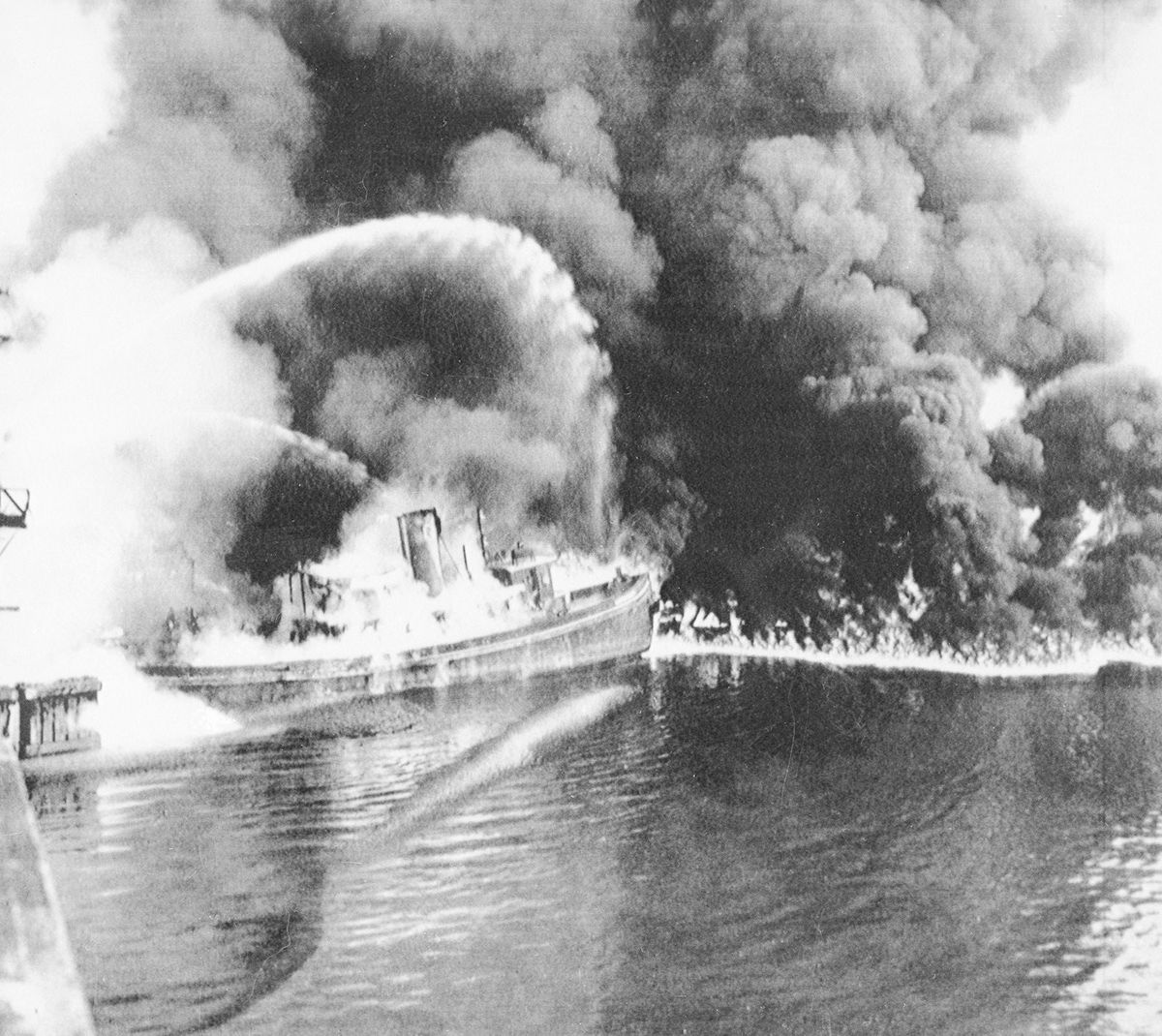 mseyfang's tweet image. Here is the Cuyahoga River in Cleveland in 1969.