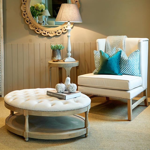 la_residence_In's tweet photo. We love the ample elegance of our Aston armchair. It’s a real showpiece - large and luxurious and perfect for curling up on with a magazine or good book!
#laresidenceinteriors #luxuryfurniture #luxuryinteriors #livelifeinstyle #aspirationalliving https://t.co/gYJn2TlPEv https://t.co/VpzyRcJ8JM