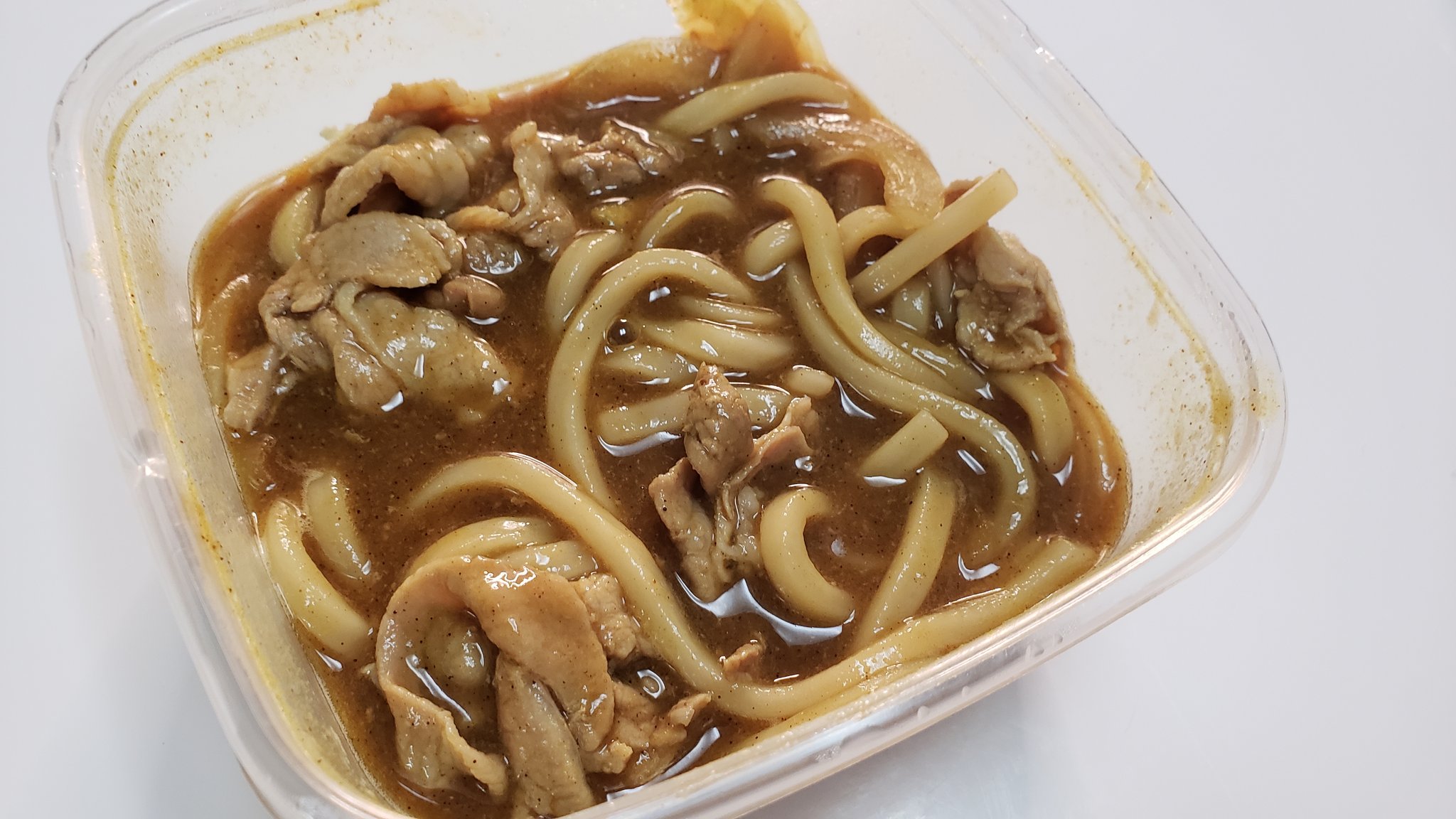 リュウジ 料理のおにいさんバズレシピ On Twitter 蕎麦屋さんで出てきてもおかしくないほど旨い 煮込まないカレーうどん始めました レンジカレーうどん 容器に豚肉80g 塩胡椒 水140cc カレールウ1片 玉葱1 8個 おろしにんにく半片 バター5g 砂糖小1 2 白