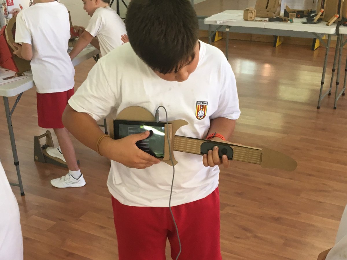 LaboBuilders's tweet photo. Hey builders!
How was your first day at school?ππ©βππ¨βπ
There are a lot of educational centers those will bring the #NintendoLABO workshops to their students this year around the world, ask for yours π¦βοΈπ€β
#BackToSchool #STEAM #edtech #NintendoLABOclassroom #BuildersBack https://t.co/OCGeWfDILH