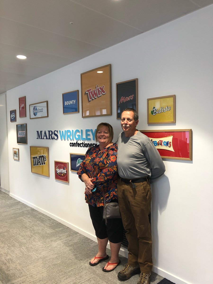 Chez #Mars, nous offrons à nos #Associés qui atteignent 40 ans d’ancienneté, une visite sur les sites Mars de leur choix. Mike et sa famille, qui sont arrivés de #Chattanooga aux Etats-Unis pour leur tour en Europe sont venus sur notre site de Paris ! 🎉bit.ly/2kqnpz1