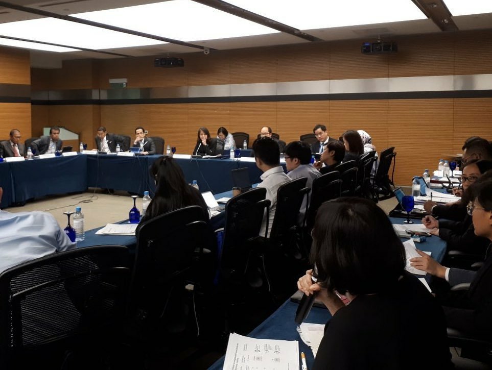 BNM_official's tweet photo. Today, BNM released the Financial Stability Review - First Half  2019. Deputy Governor Jessica Chew chaired the analysts' briefing on its highlights. https://t.co/Pt9NMvLNIM