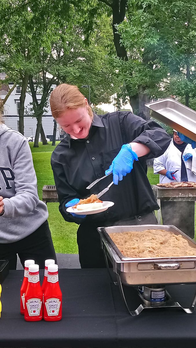 MFTwtwa's tweet photo. Interns on placement, helping with Manchester freshers week! @weare_pure @ChristiesBistro @MFTInterns #timeforbbq https://t.co/FcvHcBETyZ