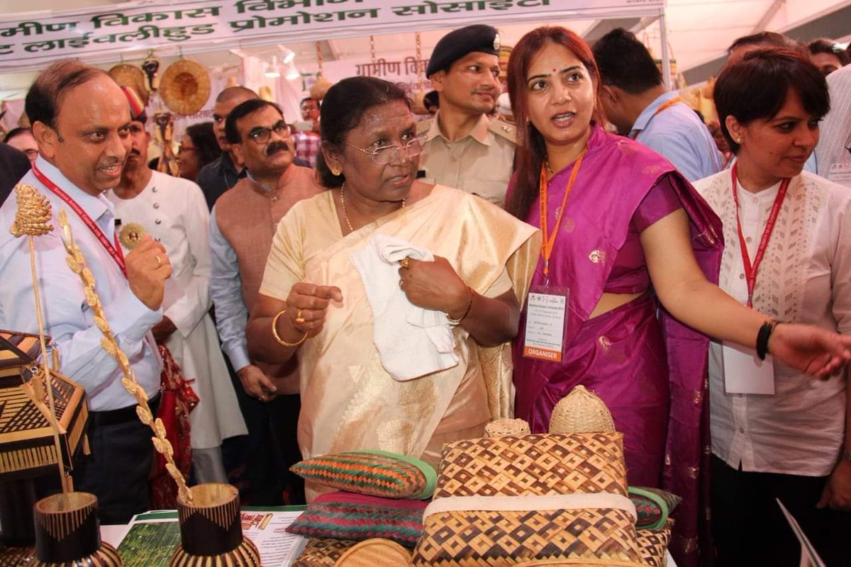 DumkaDc's tweet photo. Towels, spoons, forks, straws, decorative, dustbins, laundry bins, pen stands, jewellery, glasses, furnitures, lamps, door mats, containers and what not. The #BambooConclave @ #Dumka is an eye opener to us. As we #SayNoToPlastic let's check out the versatility of the #bamboo https://t.co/PkYZtu4apr