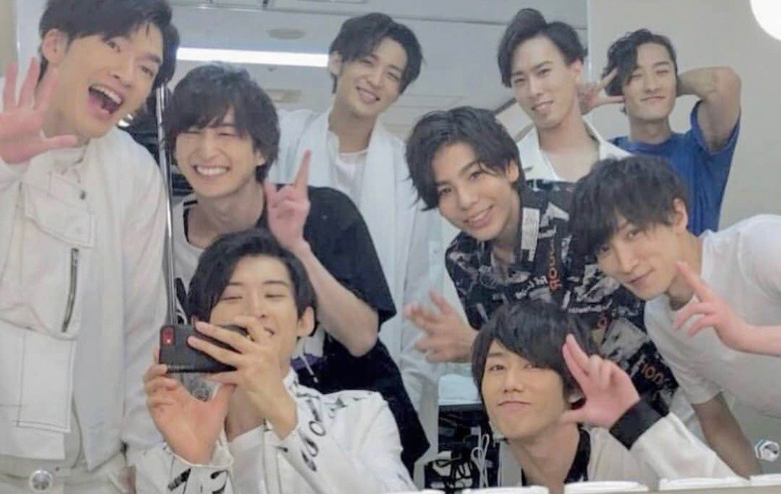 Twitter 上的 ゆでたまごの黄身 個人的にはsnowmanの家族感が好きです 仲がよくて 決して馴れ合ってなくて 助け合ってる感じが 純粋に 羨ましい 究極の話 加入したい 真顔 タッキーから電話かかってこないかな Snowman 深澤辰哉 岩本照 渡辺翔太