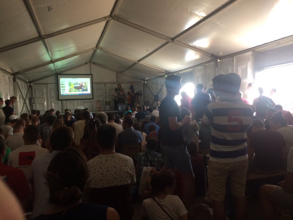 JulNivet's tweet photo. Salle comble au Salon @TECHetBIO pour savoir si agriculture #biologique et #agriculture de conservation des sols sont compatibles.
#ACS #TechandBio https://t.co/XU8HabAuty