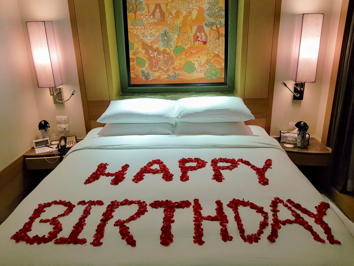 AsiaTrendy's tweet photo. 【🇹🇭記念日ステイはバンヤンツリーバンコクが超オススメな理由✨】
恋人の誕生日をバンコクは #BanyanTreeBangkok で祝いましたが..期待以上に最高だった😚
-🛌セレニティルーム58F(クラブフロア)へのアップグレード
-🎂誕生日ケーキ��超美味)
-🌹フラワーベッドメイク
-🎹#Vertigotoo での演奏 https://t.co/0DJcYH4yDK