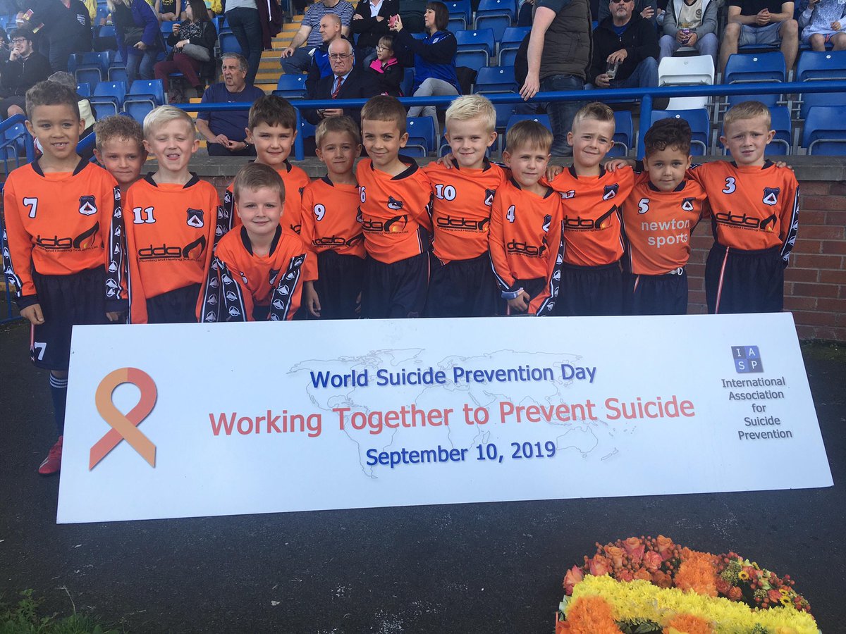 Teamgrassroots_'s tweet photo. #Shoutout to Reddish Vulcans Hawkes U7s attending the Curzon Ashton match to raise awareness for suicide. https://t.co/TDvJ3ASRnh