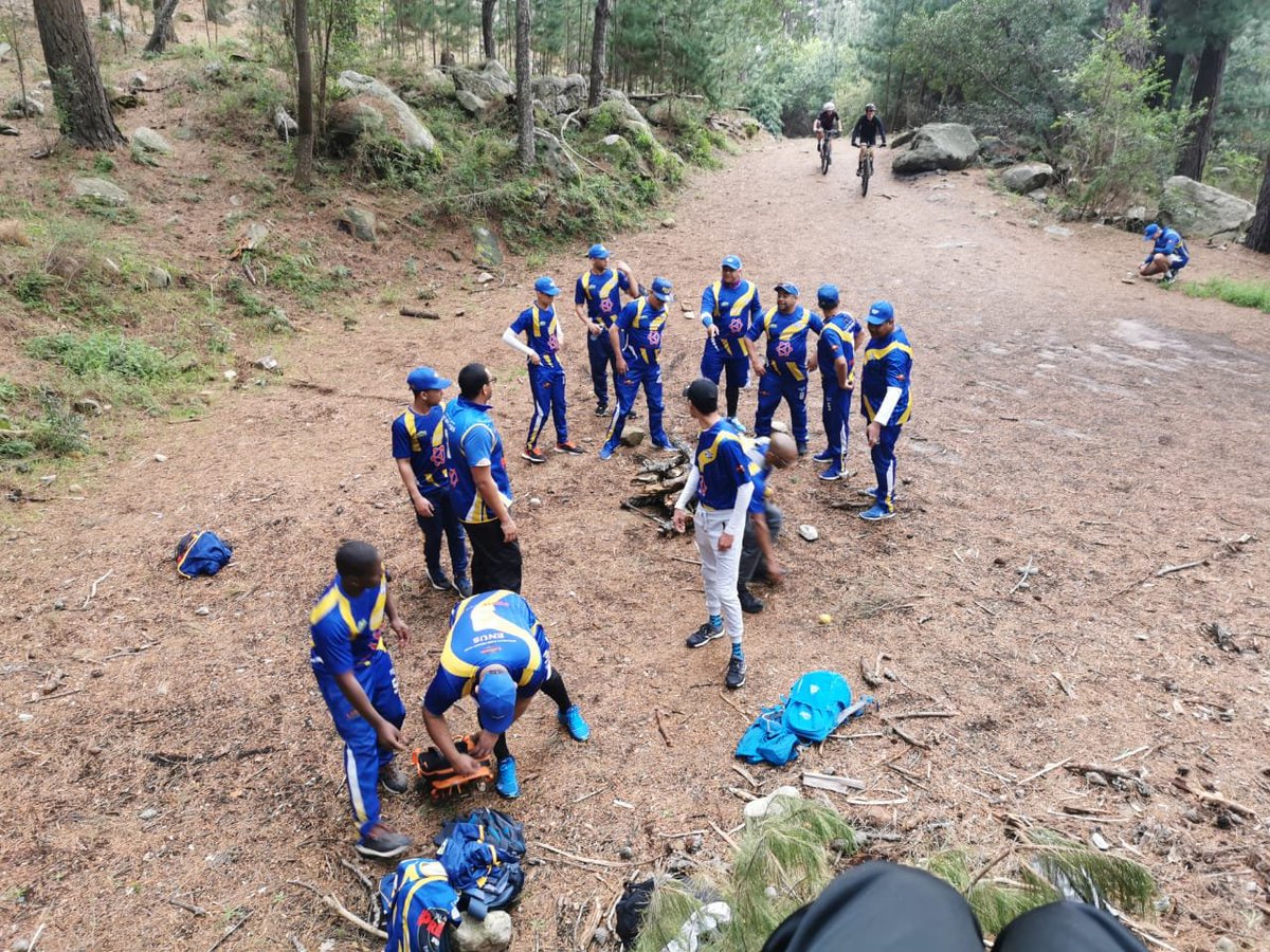 MitchellsPlainAlive tweet media