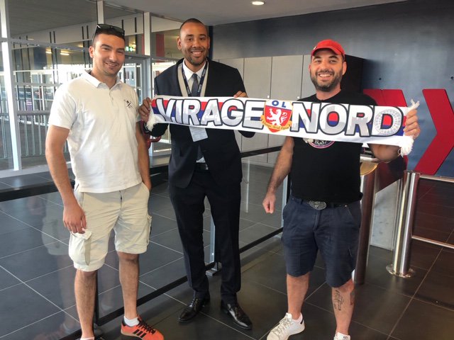 LDLCASVEL's tweet photo. ⚽ Juste avant la rencontre #OLZenit, notre Président délégué a pu échanger avec des membres du bureau du Kop Virage Nord supporters de l'@OL ! 😊 #SportLyonnais https://t.co/aQbtkuNzjA