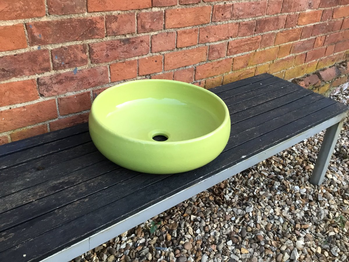 Volente1's tweet photo. Another up for grabs... #greenbasin #bargainbathroom https://t.co/8PYrSvPHAS