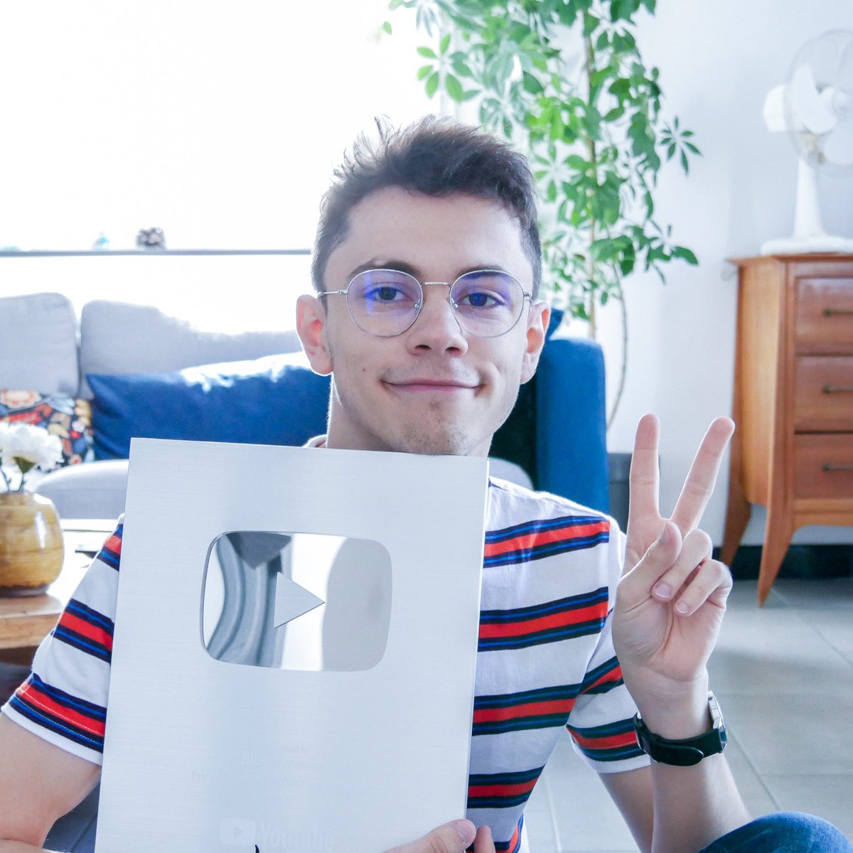 BlueVivacity's tweet image. Hey there,
Just wanted to thank you all for everything.
Getting this YouTube trophy wouldn’t be possible without you.
Oh, and face reveal btw