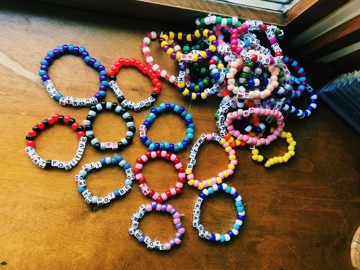 BwickStuCo's tweet photo. Everyone please come to the Student Center today after school (2:15) to make bracelets! Bring your friends! It counts as volunteer time and it’s for a great cause. #savstrong https://t.co/isZGmQZWsP