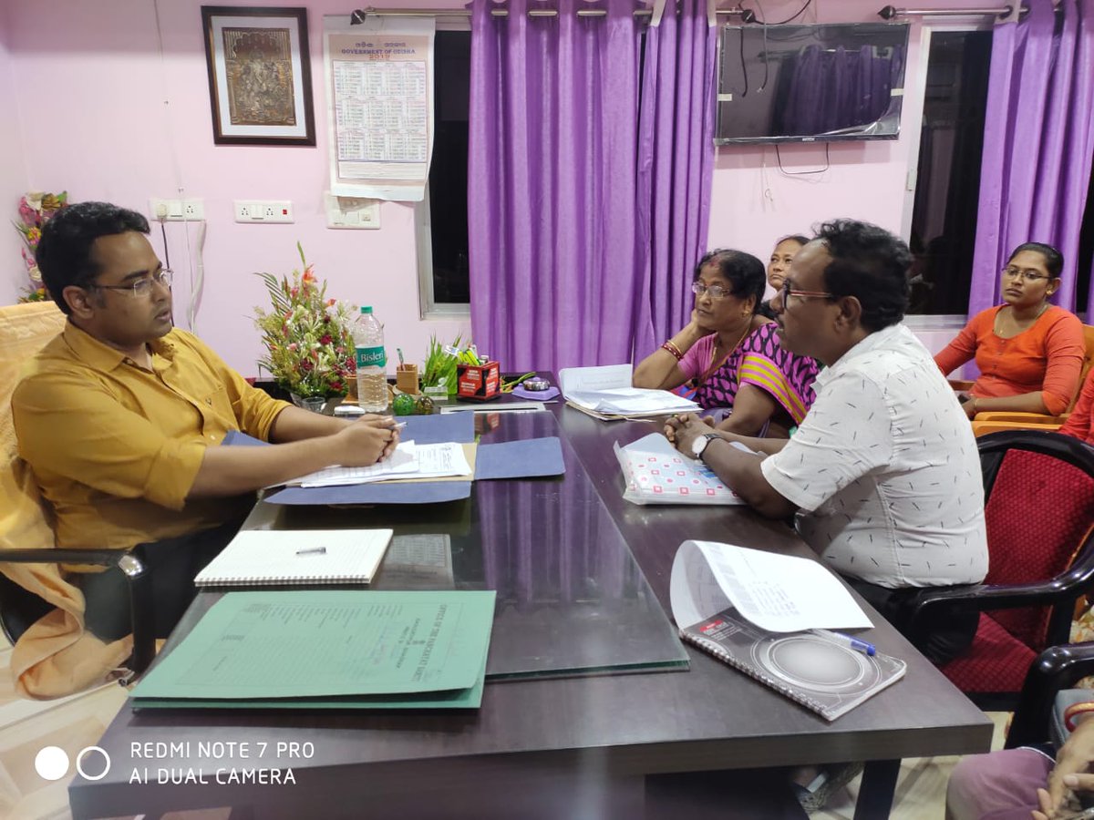 RadharaniDas10's tweet photo. Discussion with BDO about Mission  Shakti and AWC building @BhadrakDswo https://t.co/O9B3nP5Oi5