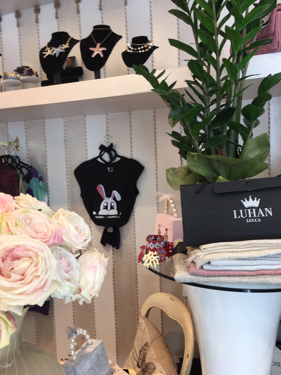 Claudia13092443's tweet photo. Da questa settimana potete trovare le nostre creazioni presso il negozio LUHAN in via Santa Croce 7 a Lucca #wine4fashion #tshirt #moda #fashion #luhan #abbigliamento #viasantacroce #lucca #tuscany #italy https://t.co/scdrKa8a4i