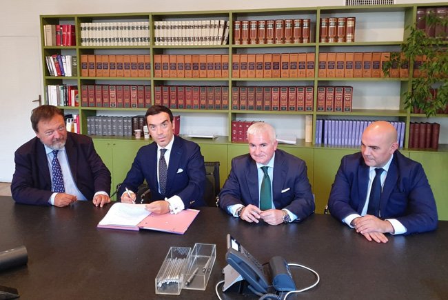 Agenda_Empresa's tweet photo. OnTech Innovation (@onGranadaTC) se une con Cube Labs (@CubeLabs_com) y el #INBB y refuerza las sinergias con el sector #TIC de #Italia https://t.co/uVwa34hMn1 https://t.co/rz8JtZms0Y