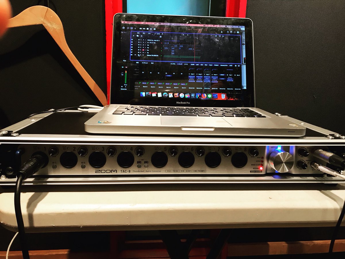 RYU59's tweet photo. 普段はdeadbitesの同期出しで活躍中のZOOM TAC-8ですが、本日はdeadbites新曲のVoプリプロで使用。
操作性、音質とも最高です。
ちなみに自宅ではUAC-8を使用してます( ^ω^ )
#zoom #tac8 #audiointerface #deadbites https://t.co/PQ9d0mOfmt