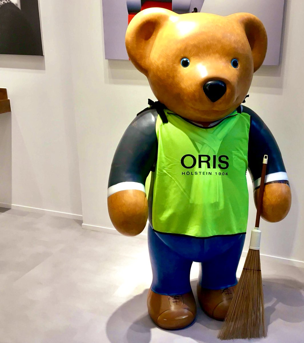 Oris_Japan's tweet photo. ボクと一緒に #銀座ゴミ拾い しませんか⁉️明日9/19木曜18:30オリス 銀座ブティック集合です。できることから一歩ずつ🧹 #orisbear #オリスクリーンプロジェクト #銀座4丁目並木通り https://t.co/2s2zTKV2On