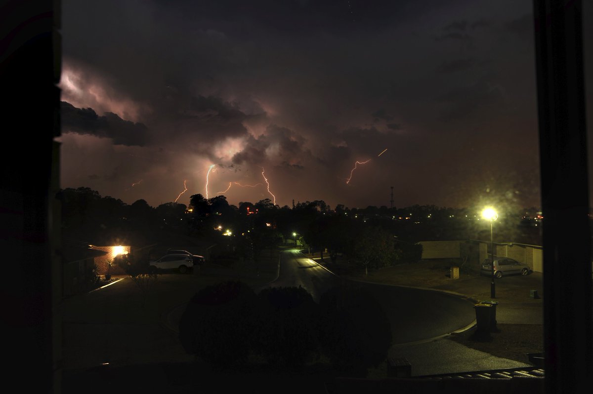 daveahodgkinson's tweet photo. We had some great lightning over Kallangur last night @jennyweather @shelleymlloyd @BOM_Qld #Queensland https://t.co/WBo2Hd8NRA