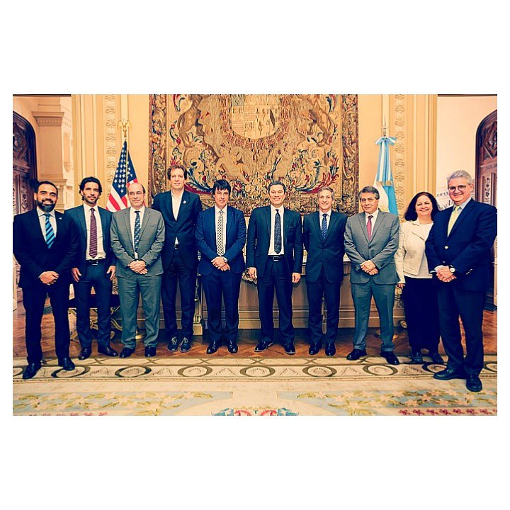 El pasado viernes asistimos al almuerzo de Rectores, realizado en la Embajada de Estados Unidos, para dialogar sobre oportunidades de colaboración junto al Consejero de Asuntos Culturales de dicho país.
.
.
<a href="/fundbarcelo/">Fundación Barceló</a> 
<a href="/embajadaeeuuarg/">Embajada de EEUU en Argentina</a> 
.
.
#SomosBarcelo #Rectores #EmbajadaEEUU