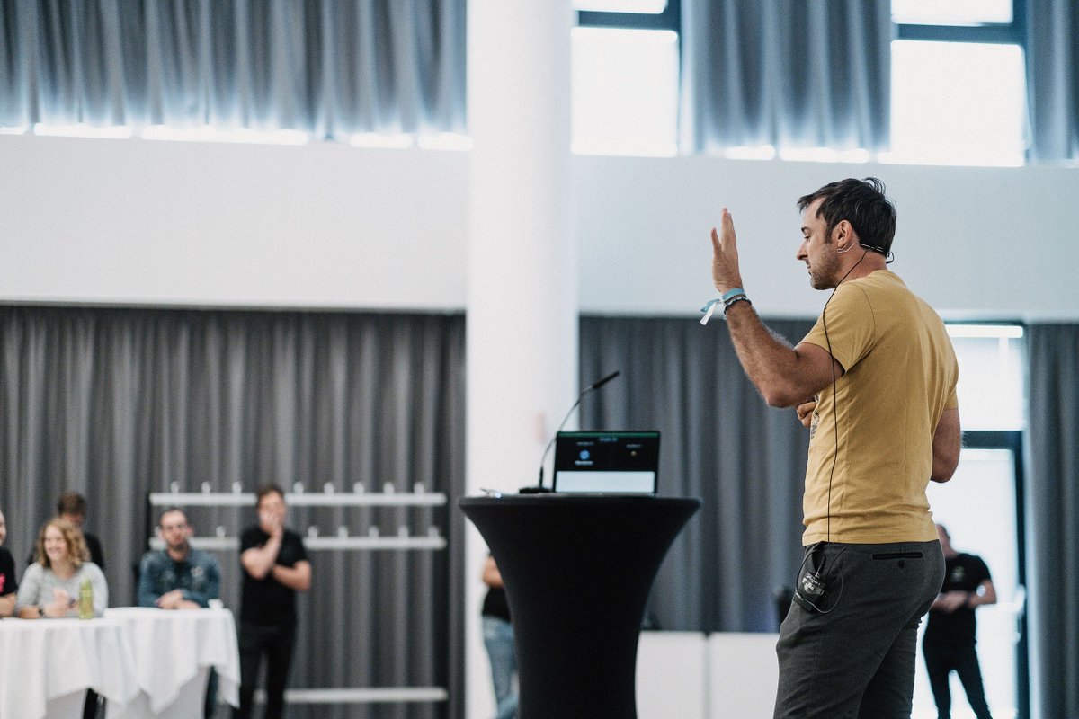lakeside_hf's tweet photo. Ahoi Hackers! What a great #lakesidehackfest! Thanks to all the attendees and of course our great speakers, together you made this event an amazing experience . Until all of the photos are uploaded on the website, here are some first impressions of the Hackfest! 🛥️ 👨‍💻👩‍💻 https://t.co/BclwT1NW98