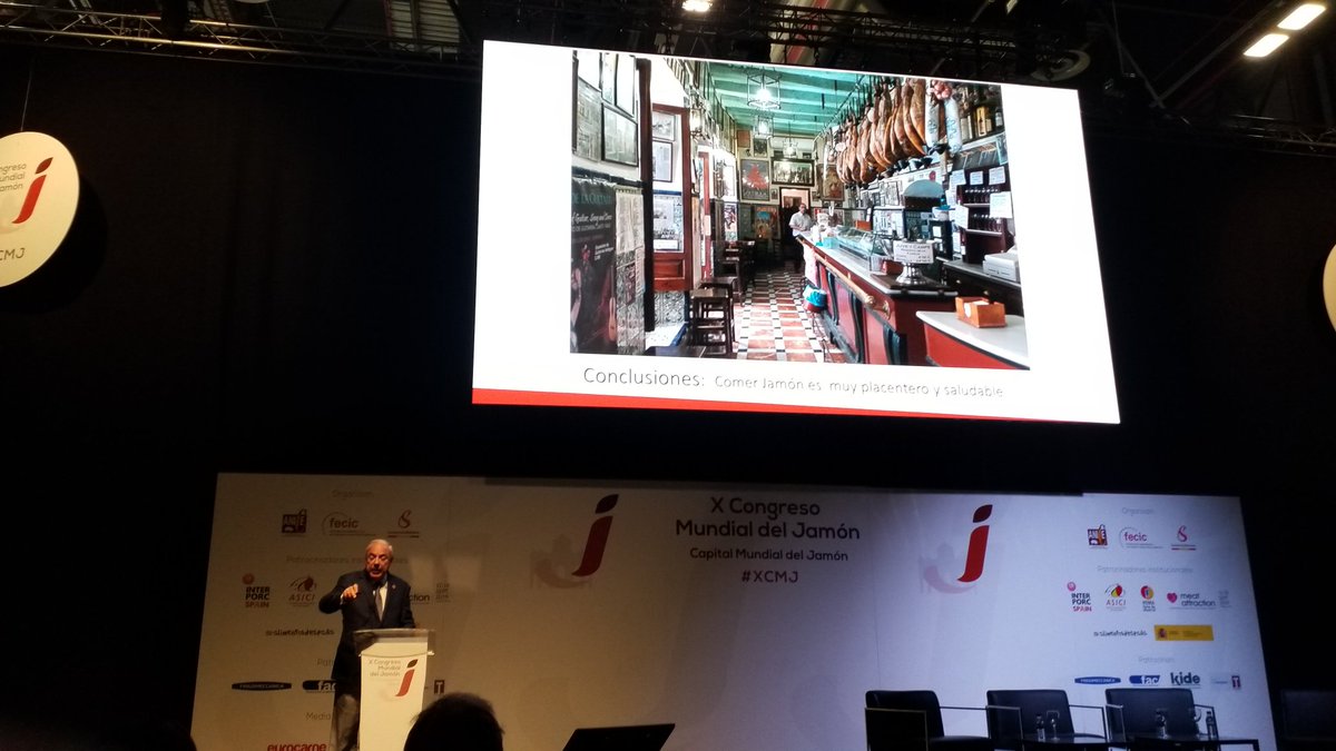 eurocarne's tweet photo. Francisco Murillo, catedrático de Medicina de la @unisevilla concluye rápido su conferencia en el @xcmjamon : comer jamón es una de las cosas más saludables y placenteras del mundo. Poco más se puede decir en menos palabras #CMJC https://t.co/GxNYzCOv8y