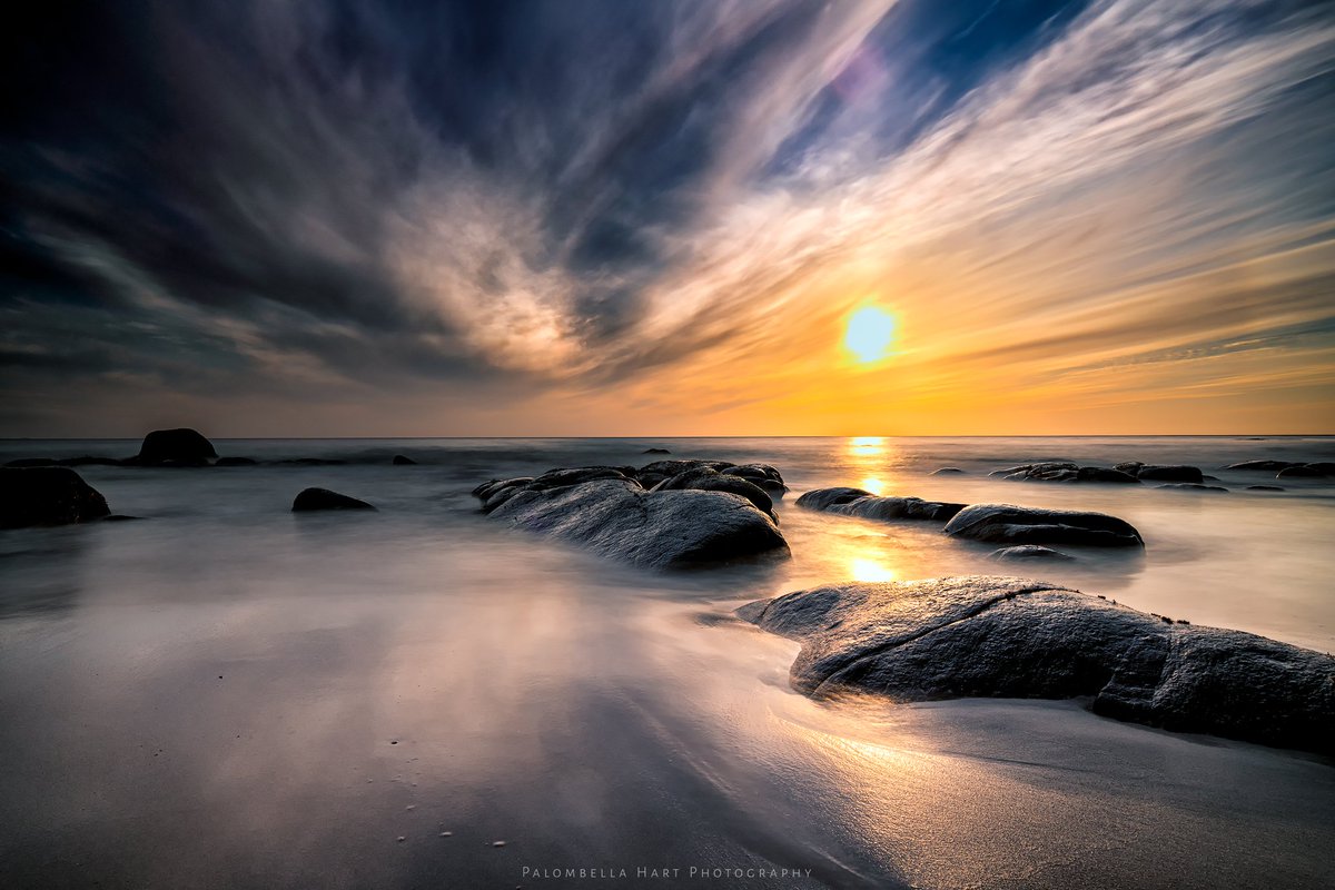 HartPalombella's tweet photo. 'Beyond'
This shot was a 25-second long exposure, which I chose to try to accentuate the dreamlike feel to the drama.
#picoftheday #APPicoftheweek #landscapephotography #Vikten #Lofoten #Norway #longexposure https://t.co/IhGxGhzsBc