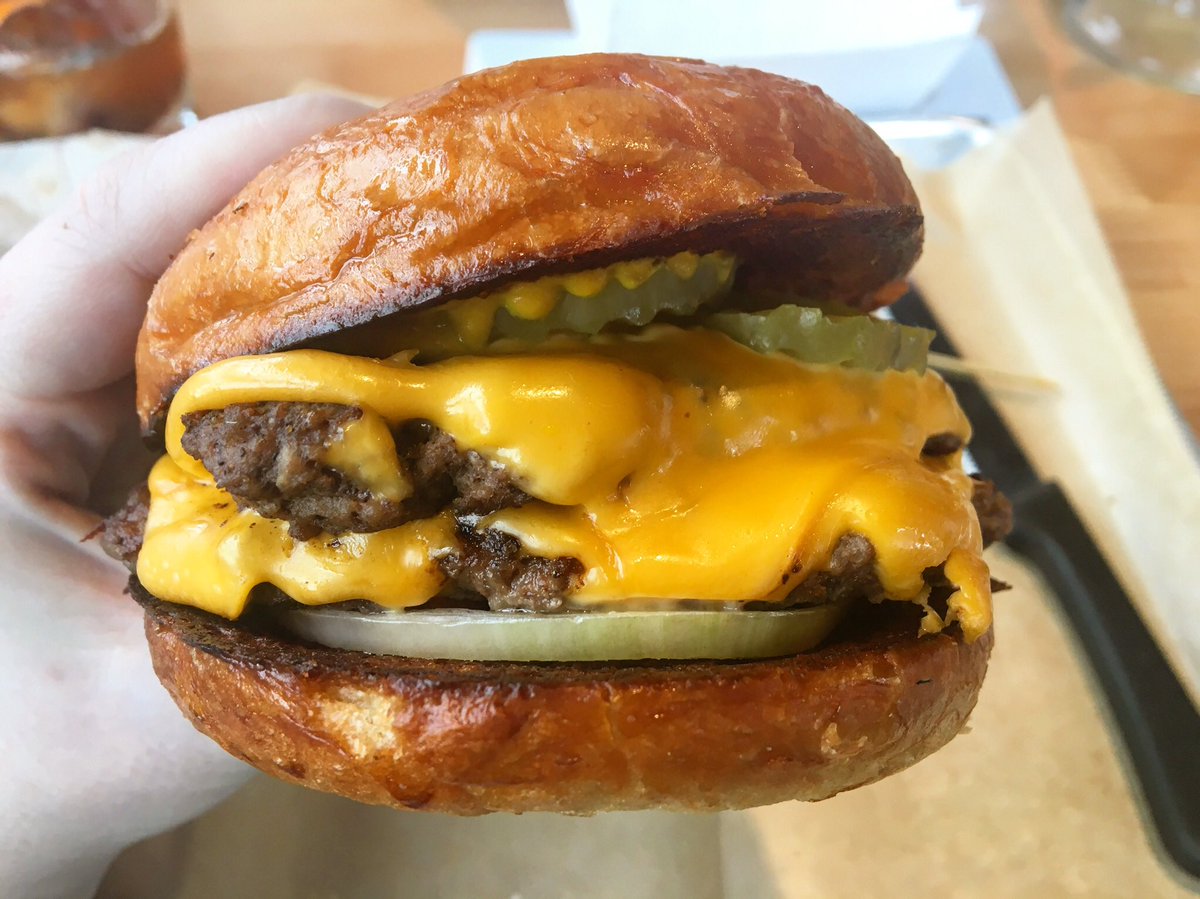 ilovememphis's tweet photo. Happy #NationalCheeseburgerDay! Who knows where these cheesy burgs are from? https://t.co/vhMoXSFhJi