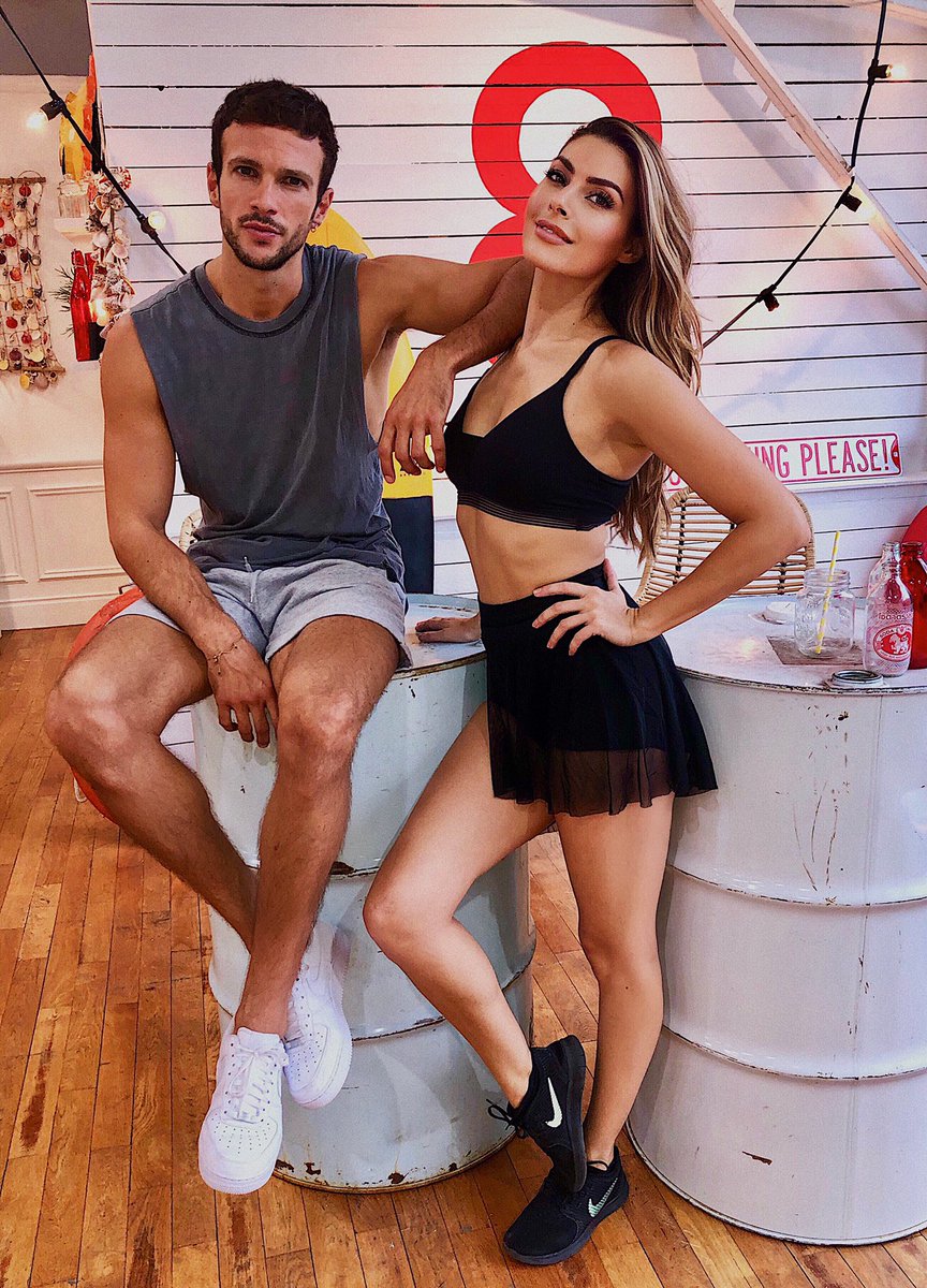 CandicePascal_'s tweet image. Saison 10! 💥 it rocks 💥💥.
Je vous dévoile enfin mon partenaire Hugo Philip.
 On a hâte! À samedi on vous embrasse ✨