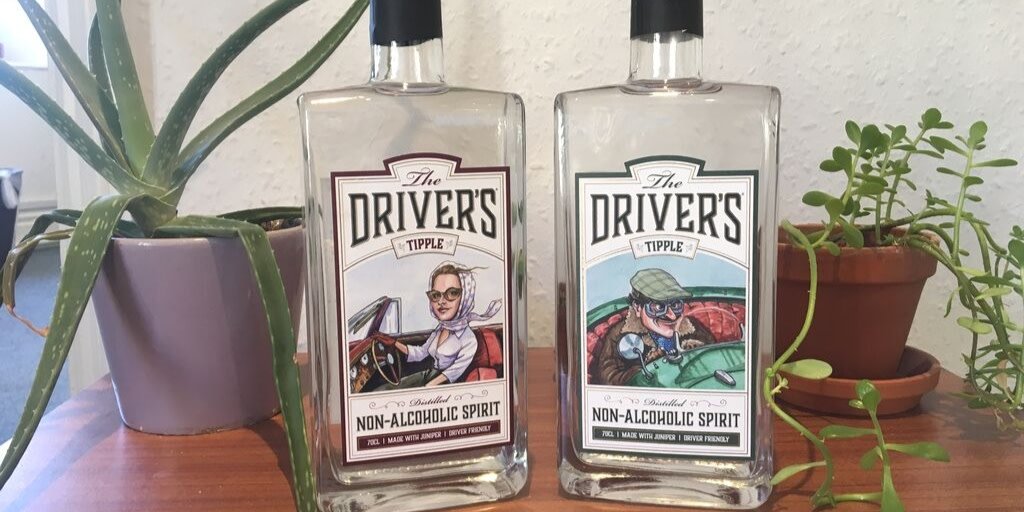 ExperienceOxBiz's tweet photo. The #Oxford Visitor Information Centre is delighted to be stocking the @DriversTipple – a great #Oxfordshire product, for when you’re thinking gin but want to be alcohol-free! #Localproduce #Distillery https://t.co/DMdJe4gTq5